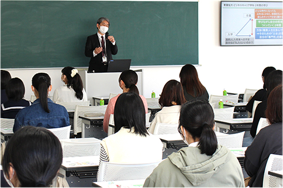 ビジネスキャリア学科の模擬講義の様子