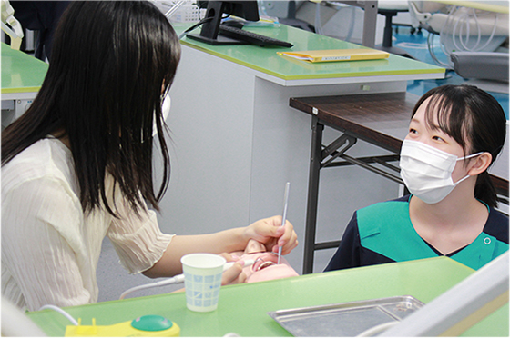 歯科衛生学科の模擬講義の様子